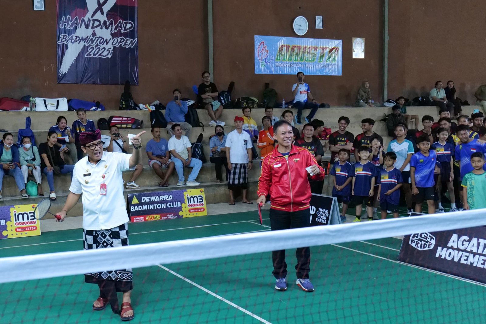 Bupati Tabanan Buka Kejuaraan Dewarra X Handmad Badminton Open